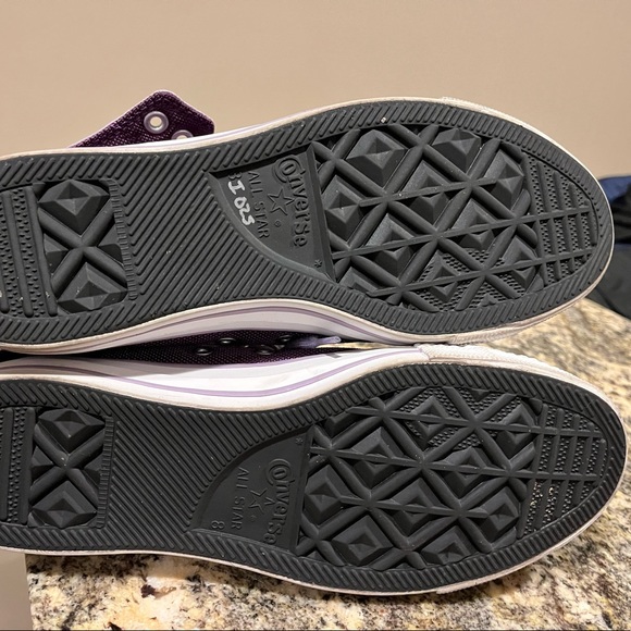 Women’s Converse size 10 - Picture 7 of 7